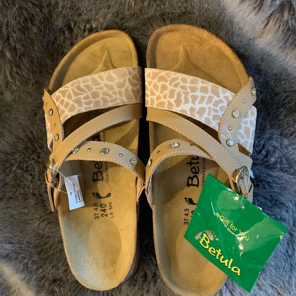 Birkenstock Bitula Julie camel colored sandals.